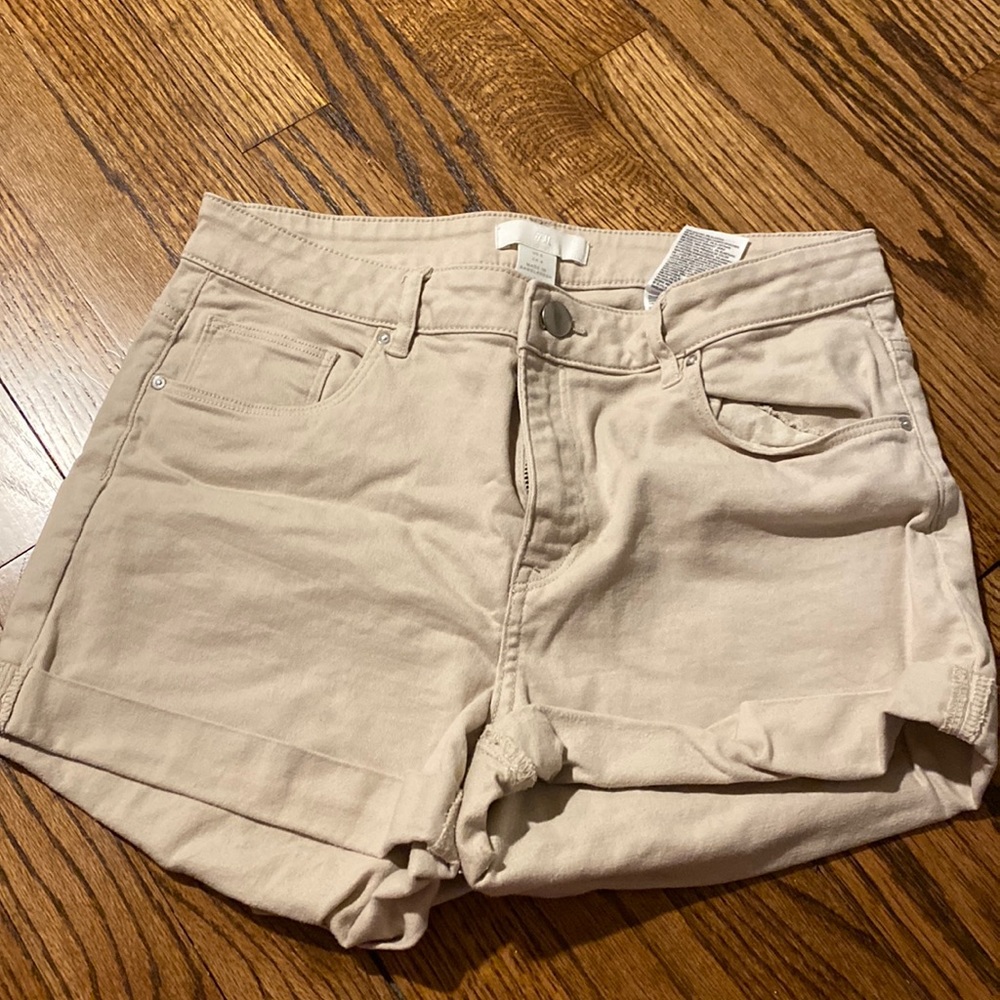 Khaki shorts worn twice size 8